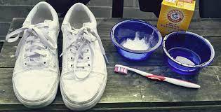 3 formas de limpar tênis brancos